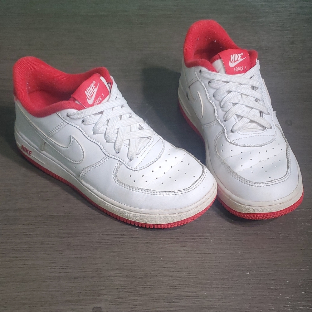 Nike Kids White and Red Force 1 Sneakers